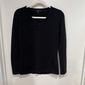 Jennie & Ray Black V-Neck Women's Sweater size S